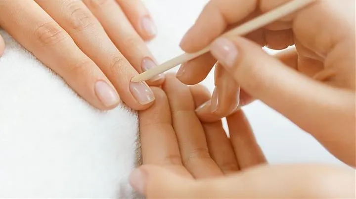 Sekrety skutecznej pielęgnacji paznokci u nóg i rąk: sprawdzone metody oraz przydatne triki